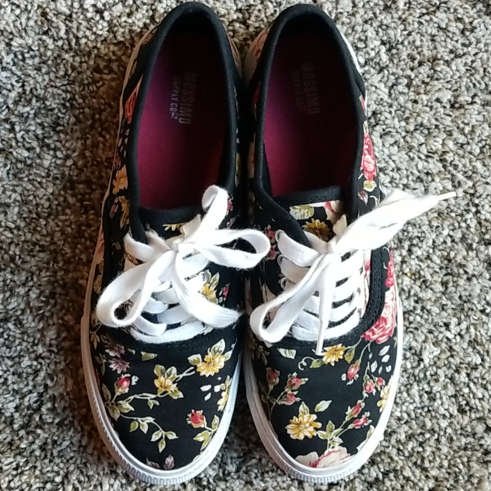 Floral print shoes